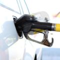 Ciência explica por que algumas pessoas gostam do cheiro de gasolina
