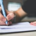 “Soprar” ou “assoprar”: qual é a forma correta de se escrever?