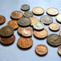 Moeda de R$ 1 “perna de pau” pode valer uma bolada