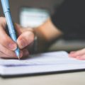 É correto colocar letra maiúscula depois dos dois-pontos?