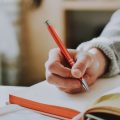 Você sabe qual é o plural correto para bênção? Descubra a resposta