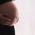 Por que algumas pessoas têm o umbigo “para fora”?