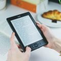 Qual é melhor: ler livro físico ou digital? Ciência responde