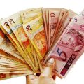 Haverá aumento do piso do Bolsa Família em maio? Veja regras oficiais