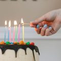 Quais são as chances de duas pessoas compartilharem do mesmo aniversário?