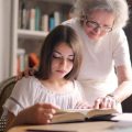 7 livros leves para descansar a mente e deixar o dia mais tranquilo